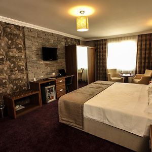 Großes Zimmer